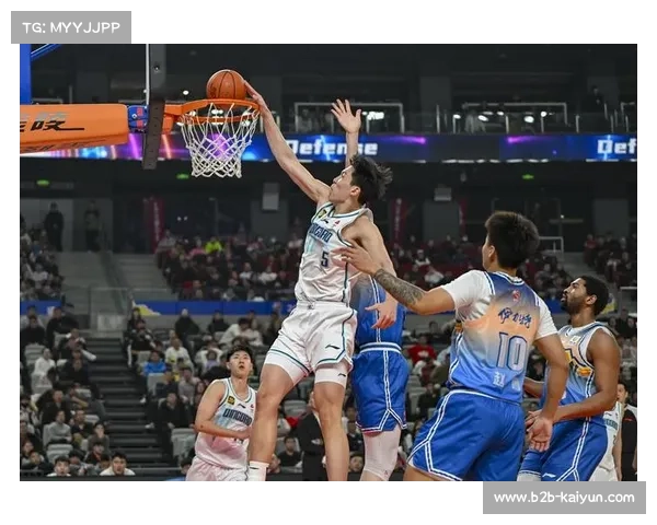 杨瀚森凌晨加训后罚球精准!首秀4中3震撼表现 杨瀚森凌晨加训后罚球精准!首秀4中3震撼表现